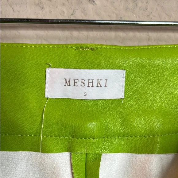 Meshki 2-Pc Sz Small Green Crop Top worn Em­ma Her­nan as in Sell­ing Sun­set - Picture 16 of 16